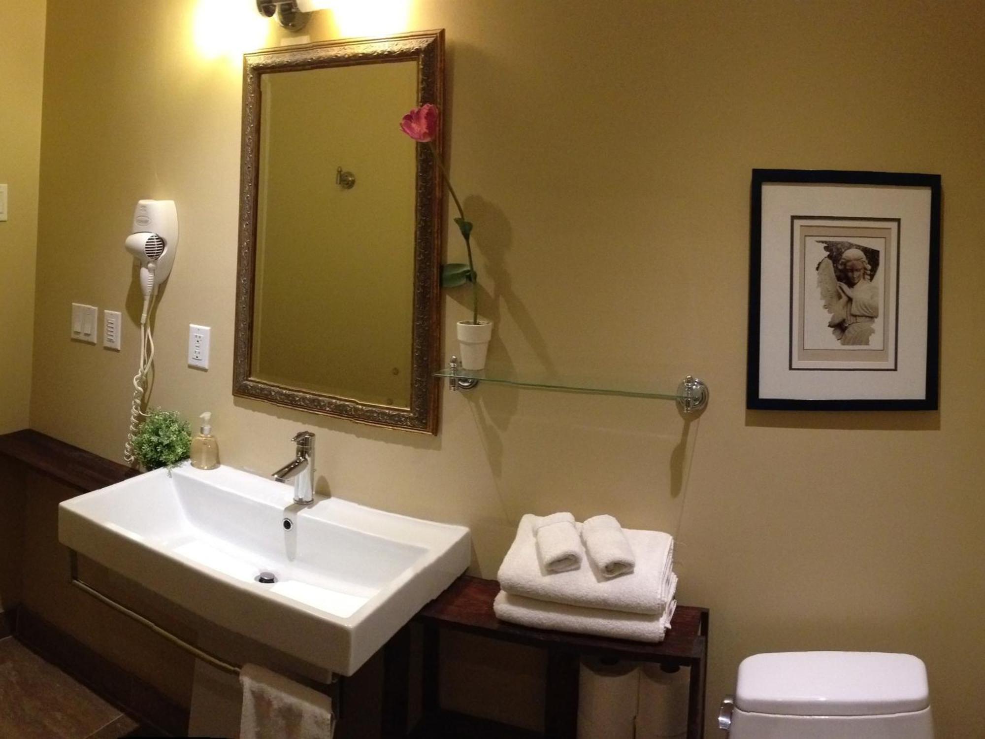 A Seaton Dream Hotel Toronto Room photo