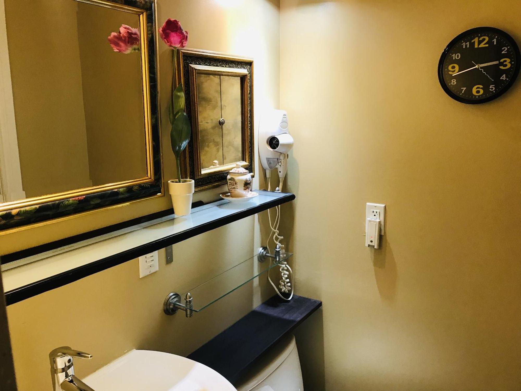 A Seaton Dream Hotel Toronto Room photo